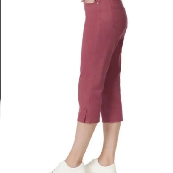 Gloria Vanderbilt Purple Capri pants - Picture 3 of 5